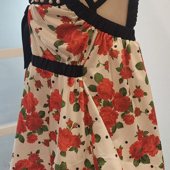 Chic Floral Women's Blouse with Black Accents - Picture 4 of 8